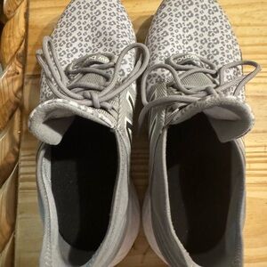 New Balance Gray Leopard Print Fresh Foam Roav Women’s 9.5